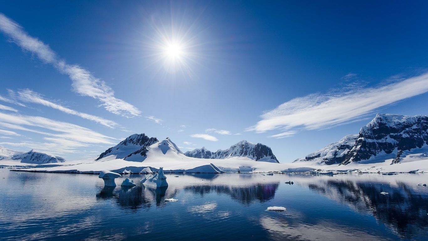 Antarktida je outdoorový ráj. Co takhle bivak s tučňáky?