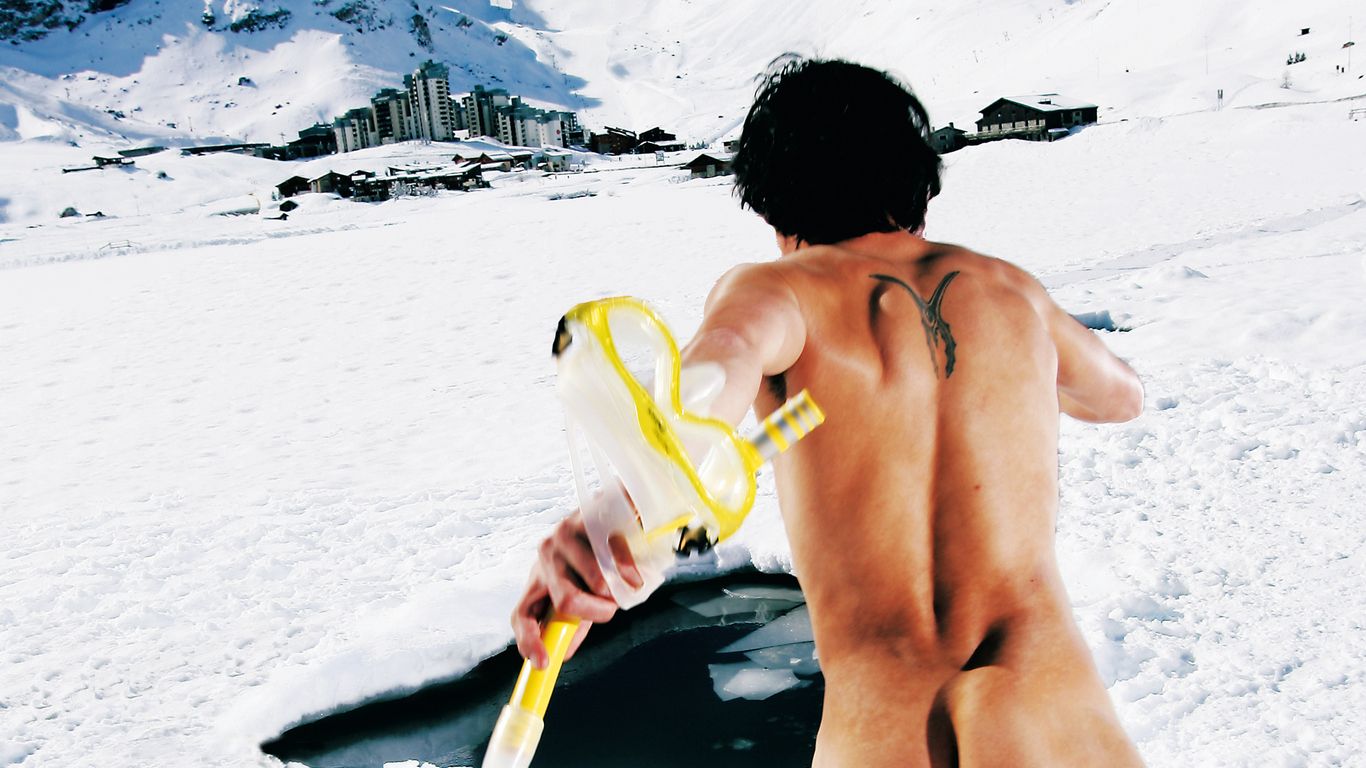 Ve francouzském Tignes frčí potápění pod ledem