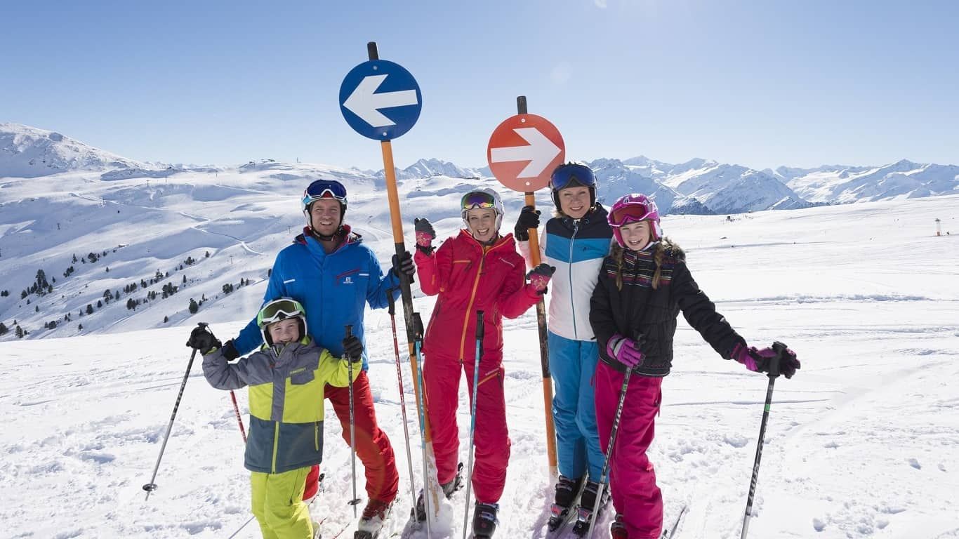 Vychytávky v alpských skiareálech. Nejen carvingem živ je lyžař