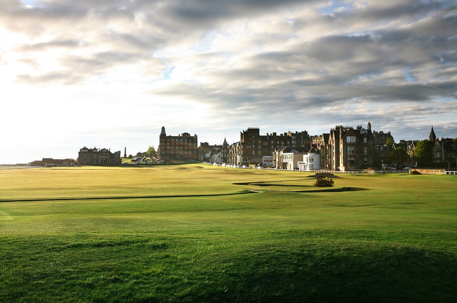 Nejslavnější golfový piknik. To je hřiště Old Course v St Andrews
