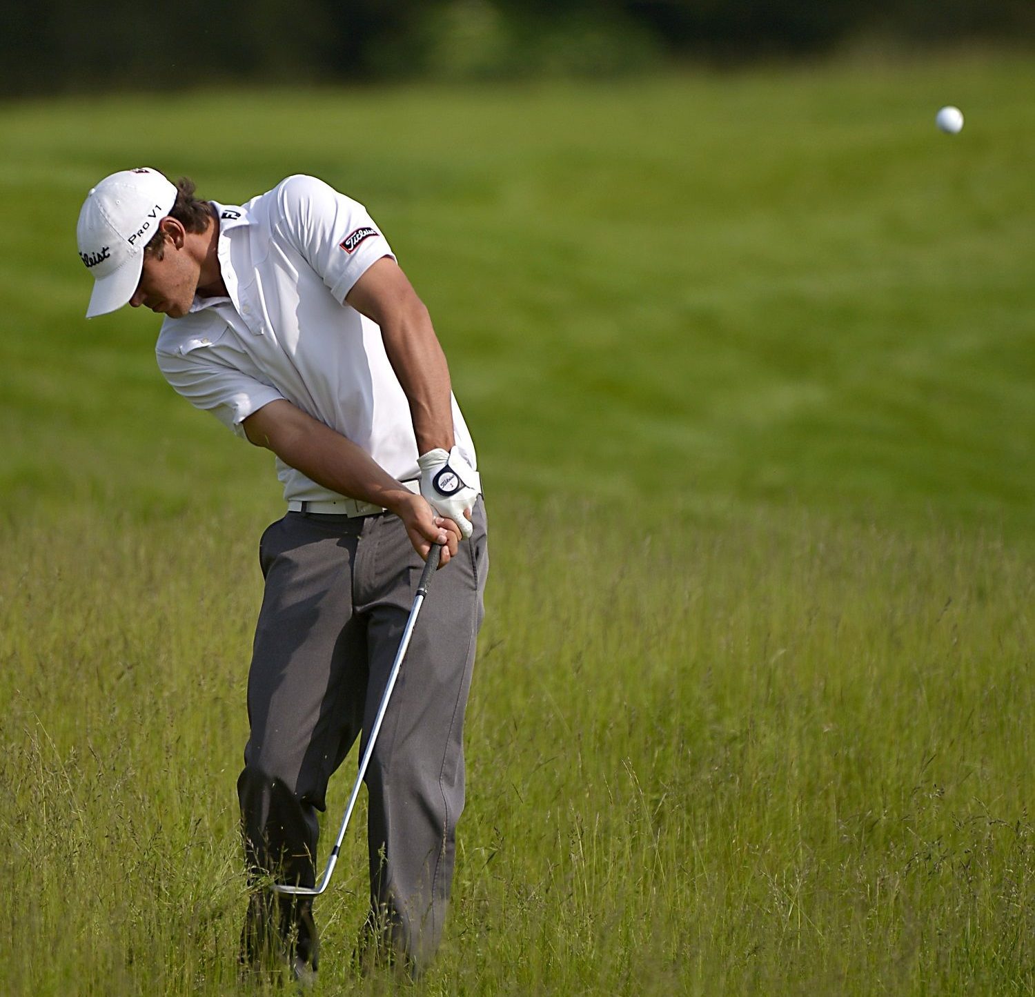 Soustředěný bombarďák, tak působil golfový svalovec Koepka v Česku