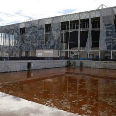Olympijská sportoviště. Někde slouží i po Hrách, jinde hrozivě chátrají