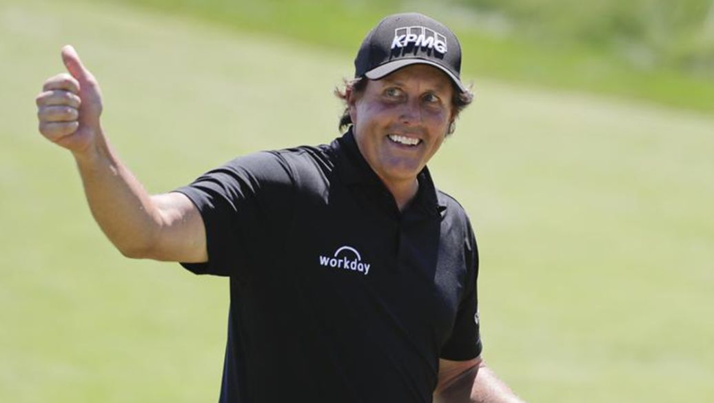 Golfista Mickelson přepisoval rekordy. A věští sobě i Tigerovi dobrý rok