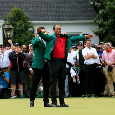 Tiger Woods je na lovu. Kořistí je rekordních 82. titulů Sama Sneada