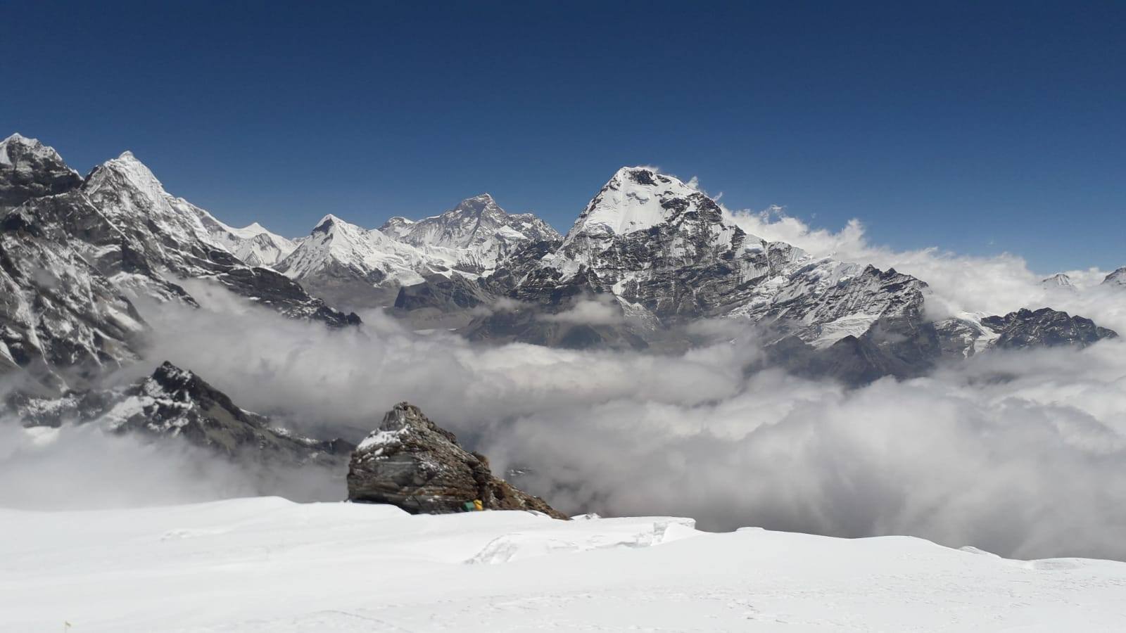 Čeští horolezci po zdolání Chamlangu zůstali uvězněni na půli cesty