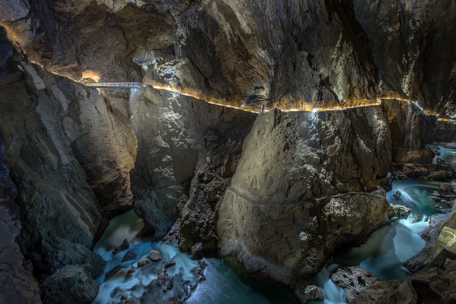 Slovinský Karst prozkoumáte i v podzemí. Stačí na kole dojet ke Škocjanským jeskyním