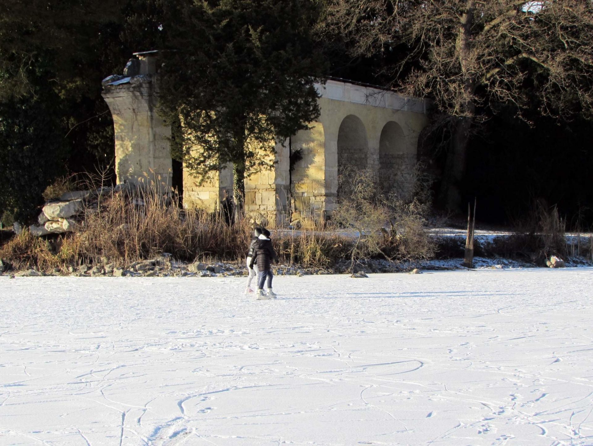 V Lednici se zahřejete bruslením, turistikou a plavbou po Dyji