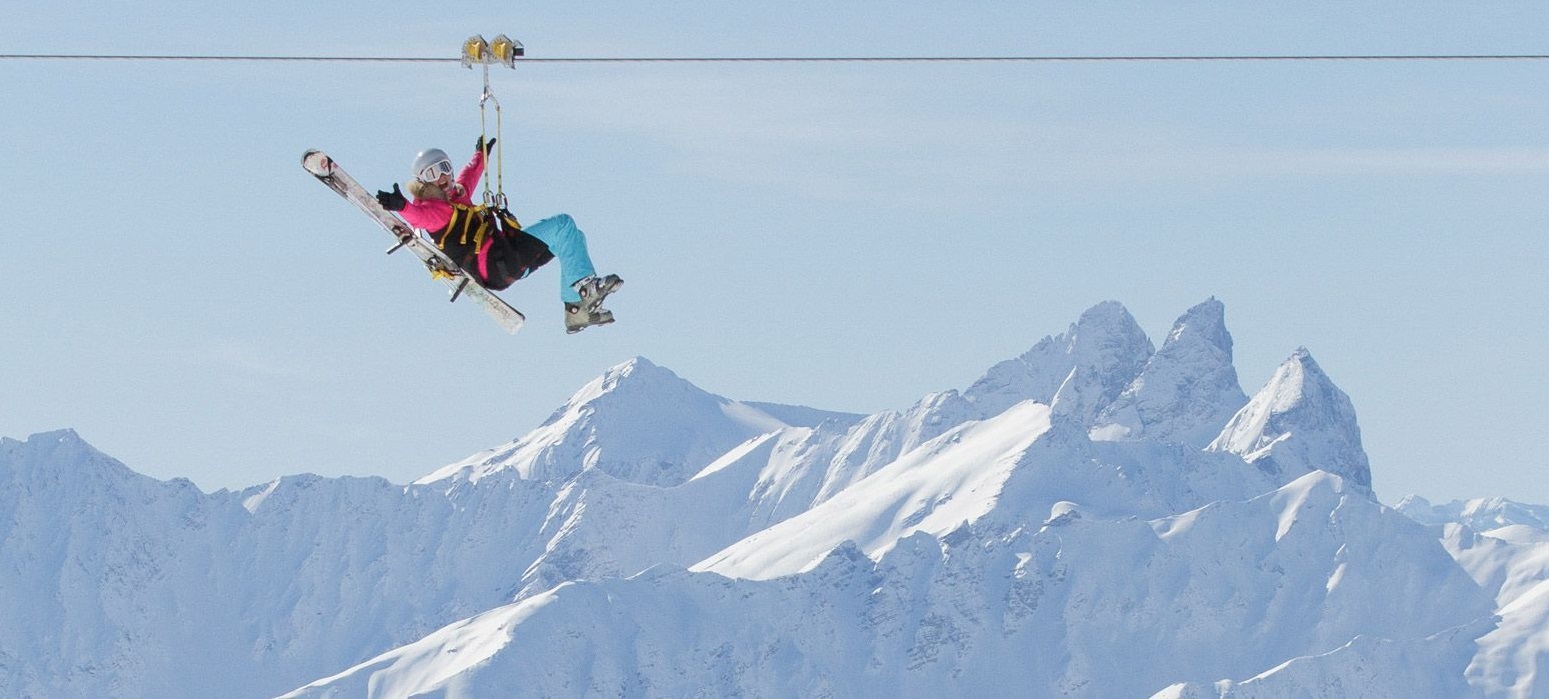 Zimní adrenalin ve Francii. Potápění pod ledem nebo nejvyšší let na zip linu