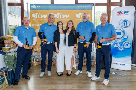 Nejlépe oblečeným týmem turnaje byl tým Auto Nord Group s majitelem společnosti Alešem Novákem (zcela vpravo)